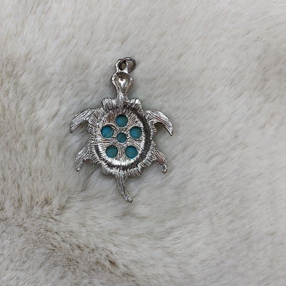 Turquoise Stone Turtle Pendant - Picture 2 of 4